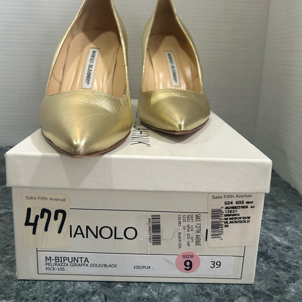 Gold Manolo pumps